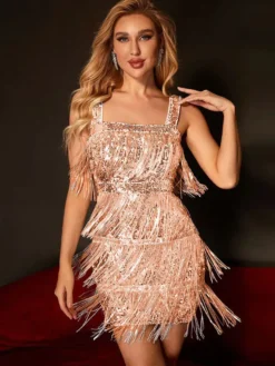 Robe de soirée sexy argentée à sequins épaules dénudées sans manches dos nu en polyester.