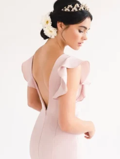 Robe de soirée sirène col en bijou avec traîne manches courtes dos nu volants tissu satiné robes de dîner formelles