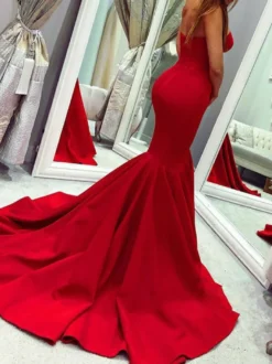 Robe de soirée sirène rouge col en coeur tissu de satin zip sur dos à traîne