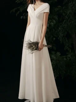 Robe de soirée trapèze col en V tissu satiné longueur au sol