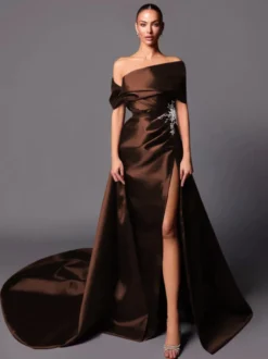 Robe de soirée trapèze à épaules dénudées avec traîne sans manches à lacets en tissu satiné plissé Robes de concours sociales
