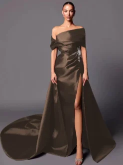 Robe de soirée trapèze à épaules dénudées avec traîne sans manches à lacets en tissu satiné plissé Robes de concours sociales