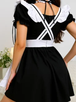Robe de soubrette noire classique à volants avec ras-de-cou.