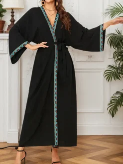 Robe de vacances dorée décontractée à imprimé manches longues et ceinture à volants