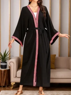 Robe de vacances dorée décontractée à imprimé manches longues et ceinture à volants