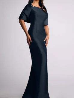 Robe d'invitée de mariage robe de mère de la mariée longue au sol avec perles et cape amovible