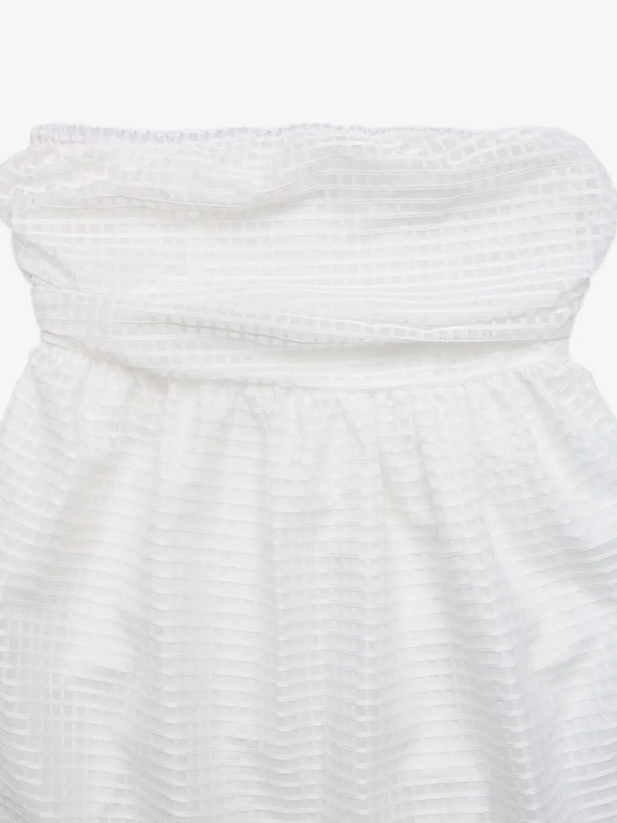 Robe d'été blanche courte sans manches style mini idéale pour une soirée en amoureux.