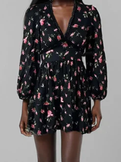 Robe d'été blanche élégante à manches longues et imprimé floral col en V idéale pour un rendez-vous galant.