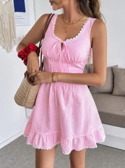 Robe d'été bleue mini à lacets sans manches et dos nu longueur genou idéale pour une soirée en amoureux