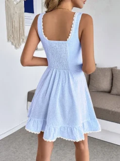 Robe d'été bleue mini à lacets sans manches et dos nu longueur genou idéale pour une soirée en amoureux
