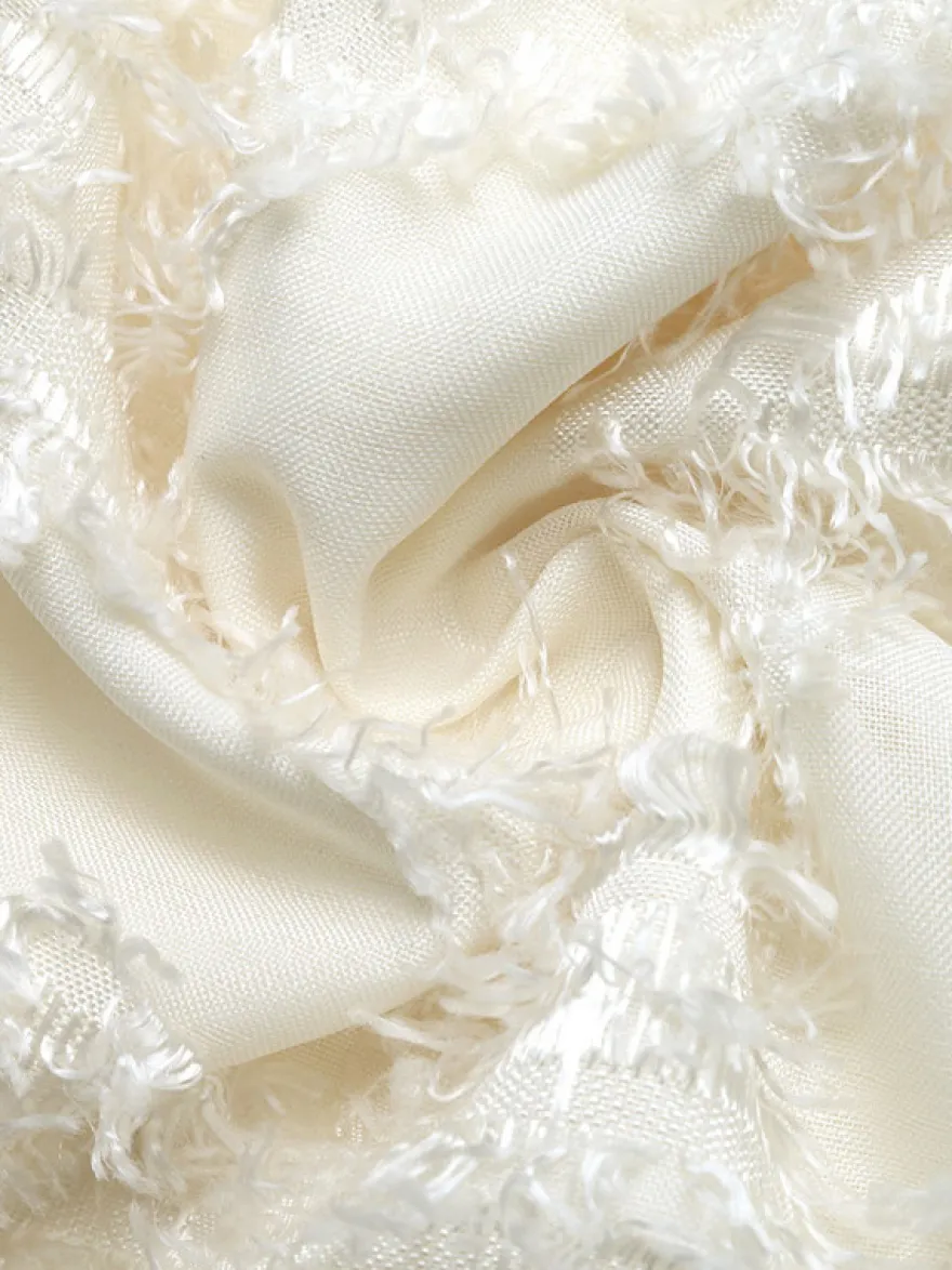 Robe d'été courte et ample couleur abricot clair texture plumes 3D col en V manches à volants taille élastique.