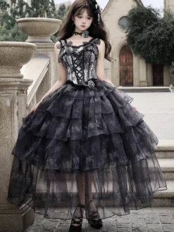 Robe Lolita Fée Noire à volants nœud et bretelles lacées style gothique Lolita