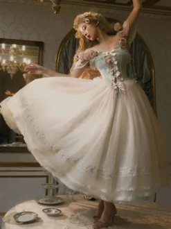 Robe Lolita féerique blanche à fleurs et nœuds épaules dénudées manches courtes style Lolita vintage