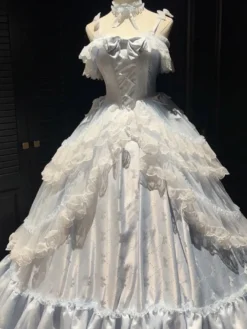 Robe Lolita féerique bleu ciel en dentelle à volants multiples idéale pour un goûter.