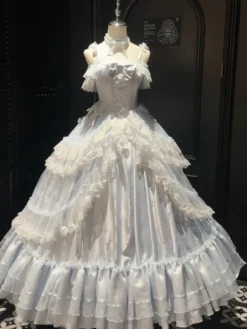 Robe Lolita féerique bleu ciel en dentelle à volants multiples idéale pour un goûter.