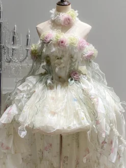 Robe Lolita féerique ornée de fleurs blanches de nœuds et de volants.