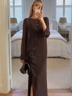 Robe longue en maille transparente à manches longues et fente latérale style cache-maillot pour femme 2026