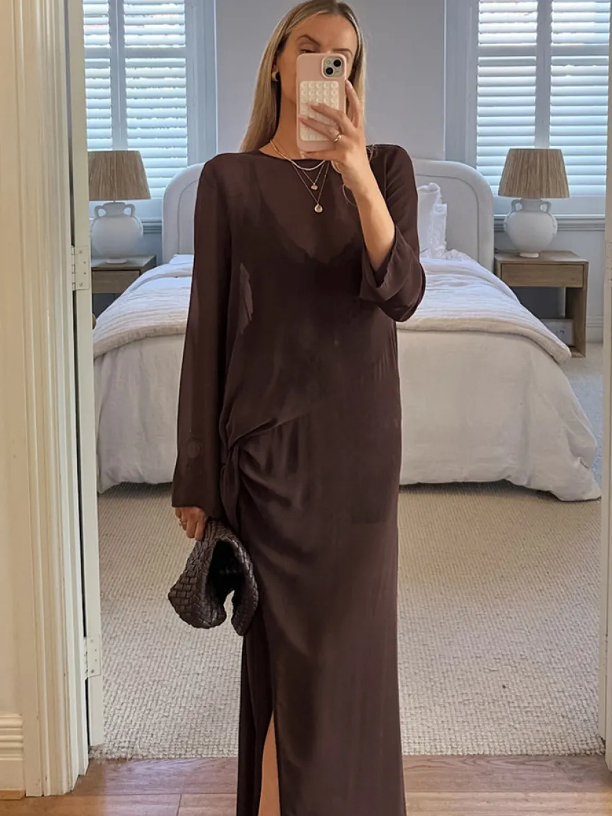 Robe longue en maille transparente à manches longues et fente latérale style cache-maillot pour femme 2026