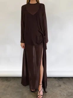 Robe longue en maille transparente à manches longues et fente latérale style cache-maillot pour femme 2026