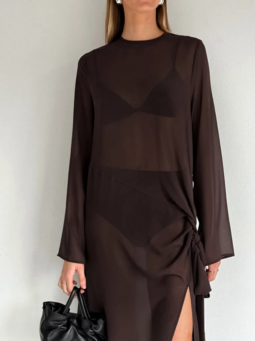Robe longue en maille transparente à manches longues et fente latérale style cache-maillot pour femme 2026