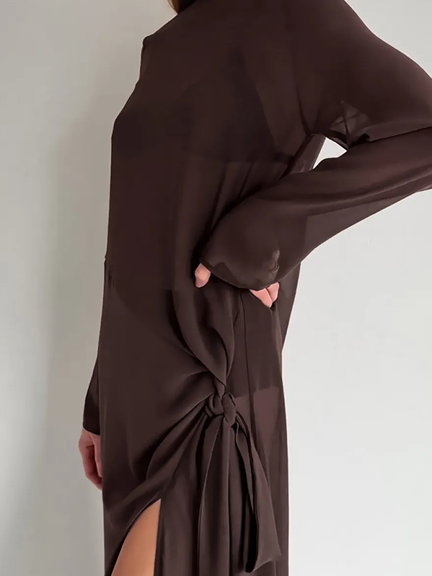 Robe longue en maille transparente à manches longues et fente latérale style cache-maillot pour femme 2026