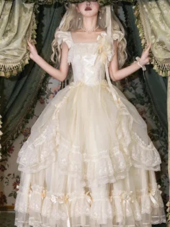 Robe longue Lolita fée blanche à lacets et nœuds ornée de fleurs idéale pour un goûter.