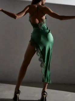 Robe Longue Moulante Femme avec Bretelles à Col Décolleté Coupe Cintrée avec Fente Unicolore