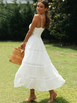 Robe longue nuisette en dentelle ajourée pour femme - Robe d'été bohème blanche à fines bretelles et volants - Collection été 2026