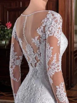 Robe mariée col rond manche longue en dentelle à traîne dos transparant Robe de mariée