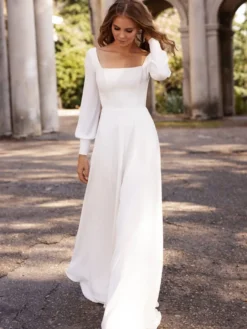 Robe mariée simple col carré manche longue boutonné sur dos à traîne