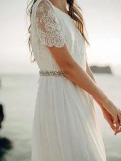 Robe mariée simple col rond manche courte en dentelle longueur au sol en mousseline de soie Robe de mariée à la plage