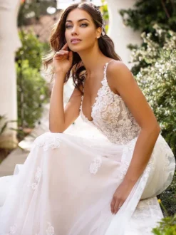 Robe mariée trapèze col V en detenlle à bretelle décolletée jupe bouffante à traîne Robe de mariage