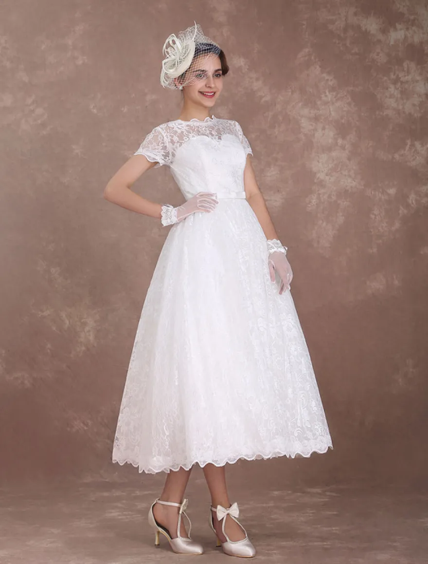 Robe mariée vintage manche courte en dentelle longueur au-dessous de genou doublure en satin boutonné sur dos robe de mariée ivoire