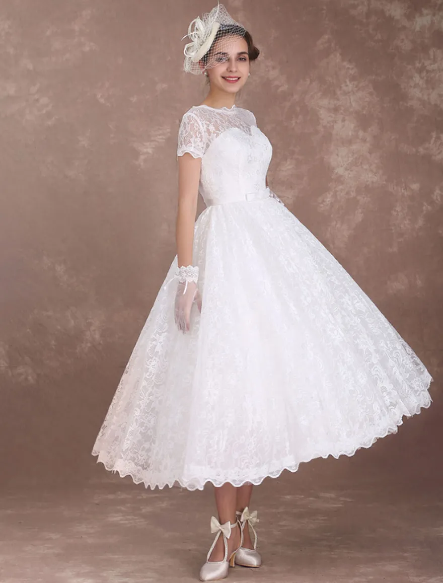 Robe mariée vintage manche courte en dentelle longueur au-dessous de genou doublure en satin boutonné sur dos robe de mariée ivoire