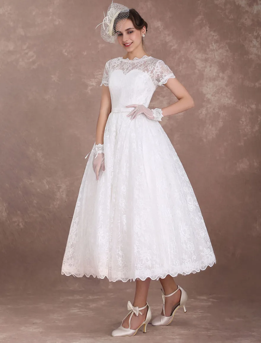 Robe mariée vintage manche courte en dentelle longueur au-dessous de genou doublure en satin boutonné sur dos robe de mariée ivoire