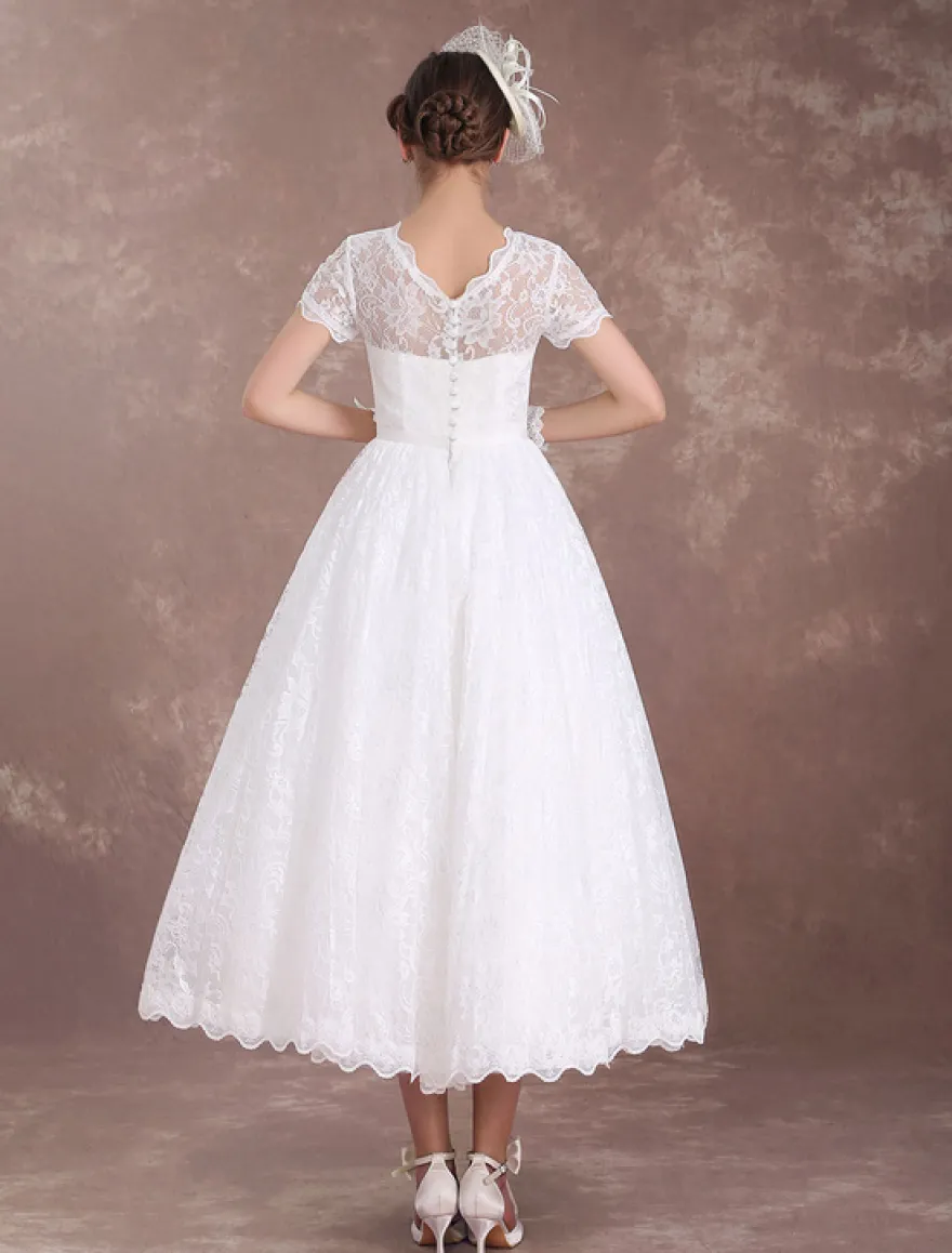 Robe mariée vintage manche courte en dentelle longueur au-dessous de genou doublure en satin boutonné sur dos robe de mariée ivoire