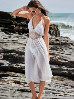 Robe mi-longue blanche cache-cœur à col licou pour la plage d'été 2026