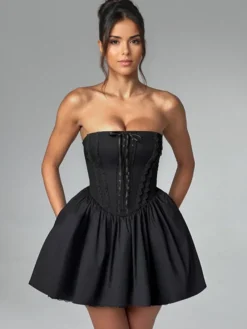 Robe mini-corset jaune beurre sans manches avec bordure en dentelle et dos lacé 2026