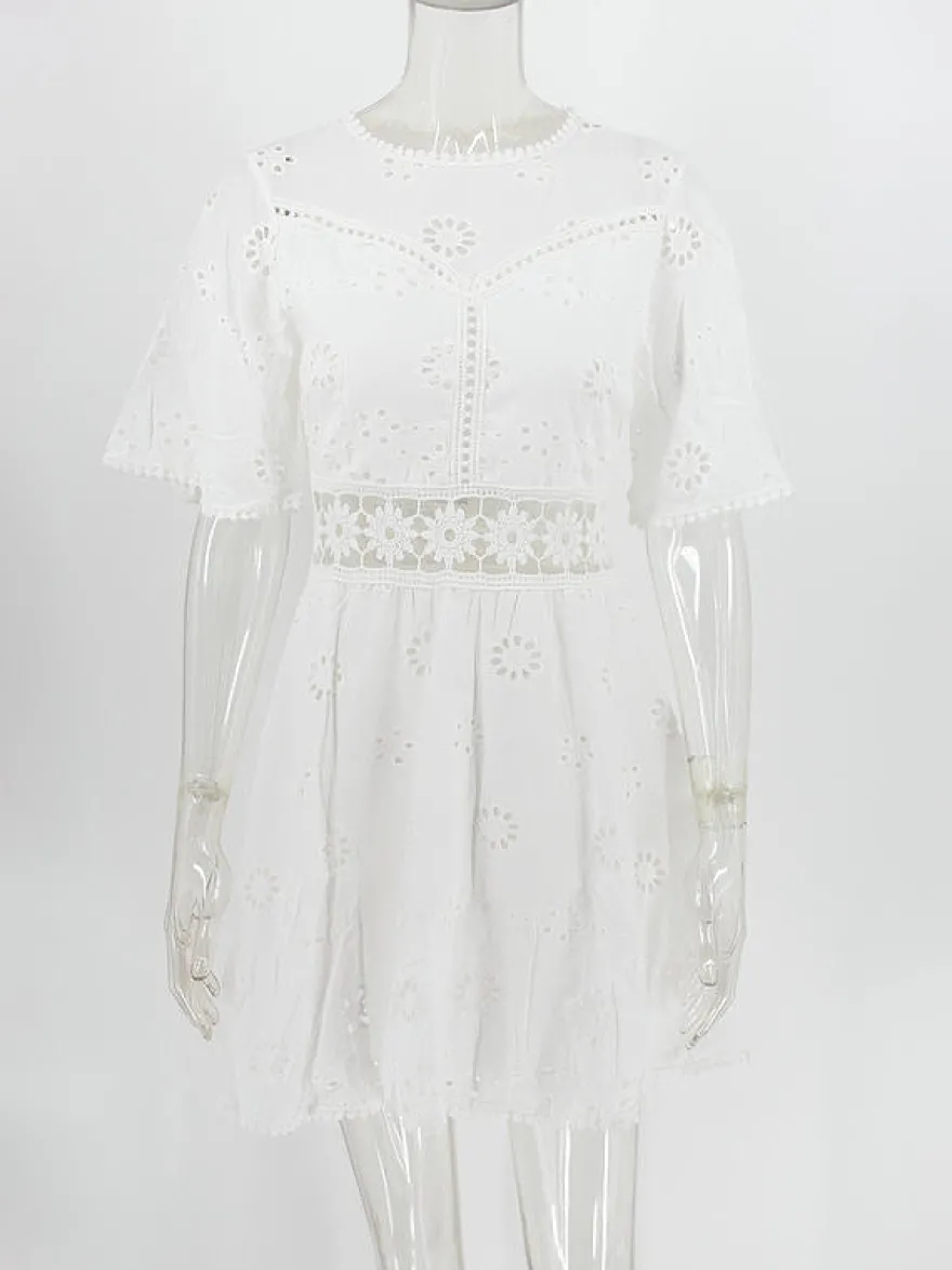 Robe mini dos nu à œillets blancs pour femme - Robe d'été bohème en coton coupe évasée et manches bouffantes - Idéale pour les vacances d'été à la plage 2026