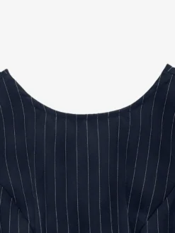 Robe mini d'été décontractée à rayures verticales bleu marine et nœud à la taille idéale pour une soirée en amoureux.