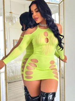 Robe mini en maille dos nu à épaules dénudées et manches longues décolletée et moulante