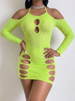 Robe mini en maille dos nu à épaules dénudées et manches longues décolletée et moulante