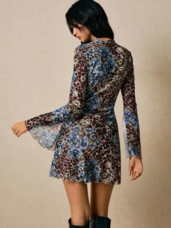 Robe mini léopard à imprimé floral et fente manches évasées collection femme 2026