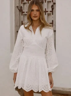 Robe mini à manches longues et œillets pour femme - Robe patineuse bohème à taille smockée et ourlet évasé - Idéale pour les vacances de printemps à la plage 2026