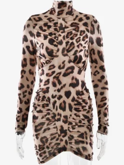 Robe mini moulante dos nu à col montant froncé style moderne collection femme 2026