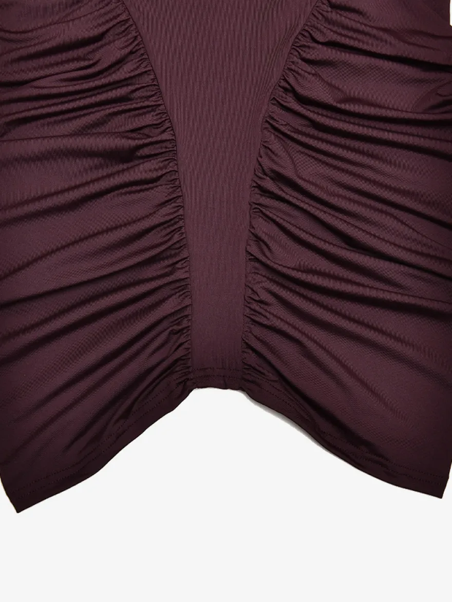 Robe mini moulante dos nu à col montant froncé style moderne collection femme 2026
