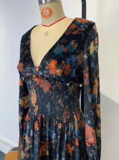 Robe mini vintage à imprimé floral taille smockée col en V et manches longues pour femme 2026