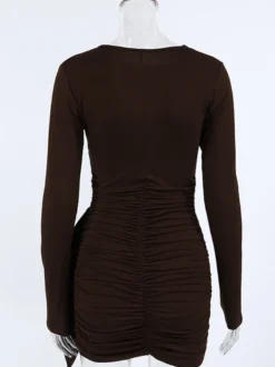 Robe moulante chic couleur café pour femme - Coupe mini à manches longues et fronces sexy - Tenue minimaliste pour le printemps 2026