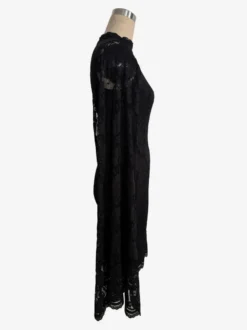 Robe moulante mini en dentelle florale à manches cape et col montant pour femme 2026