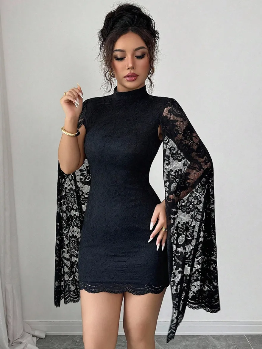 Robe moulante mini en dentelle florale à manches cape et col montant pour femme 2026